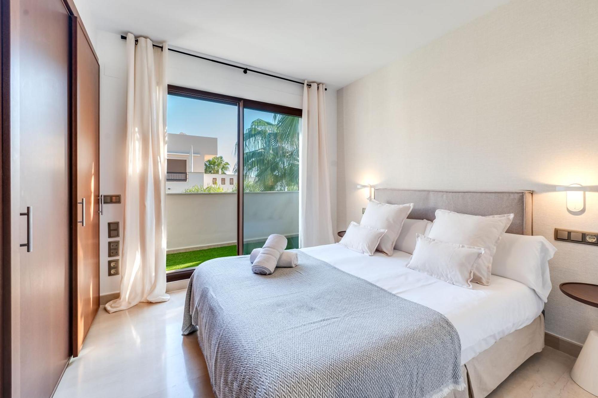 Vacation I The Sovereign Penthouse, Large Communal Pool, 24h Security, 5min To Puerto Banus *