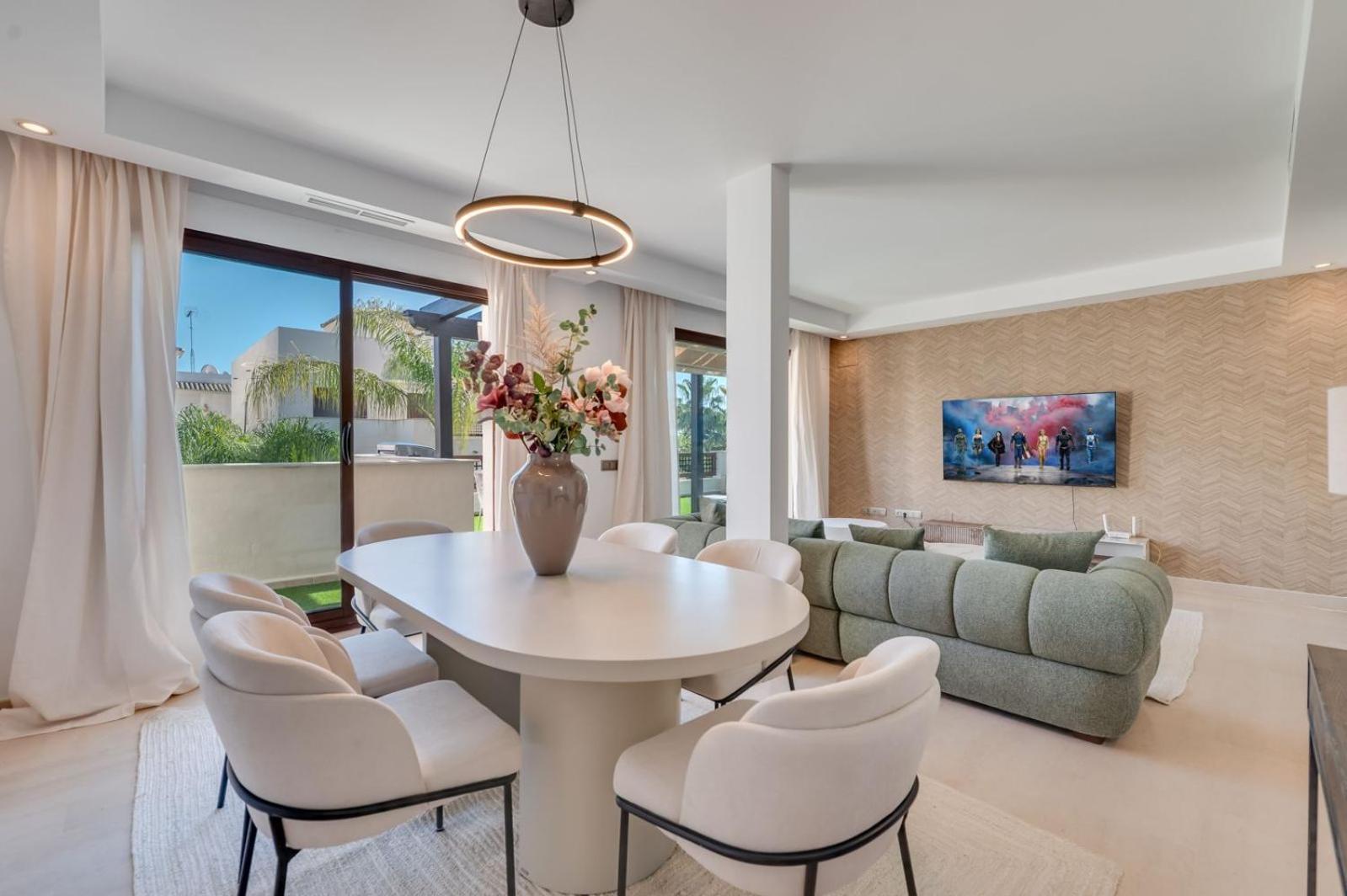 Vacation I The Sovereign Penthouse, Large Communal Pool, 24h Security, 5min To Puerto Banus *