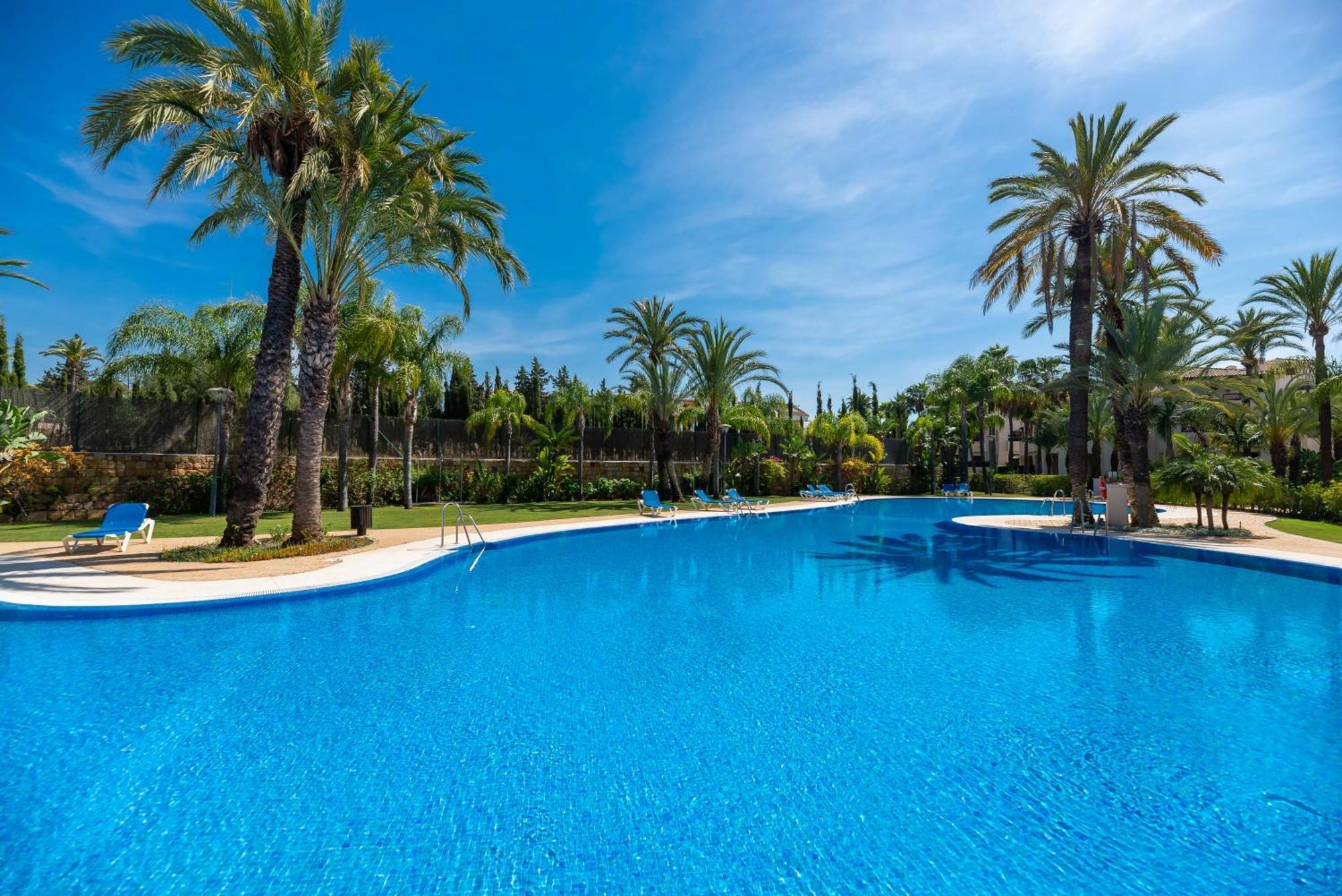 Apartamento Vacation I The Sovereign Penthouse, Large Communal Pool, 24h Security, 5min To Puerto Banus *